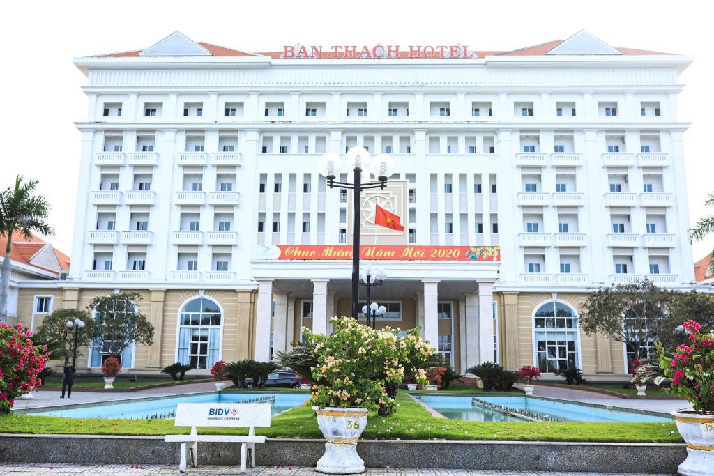 Ban Thạch Riverside Hotel & Resort