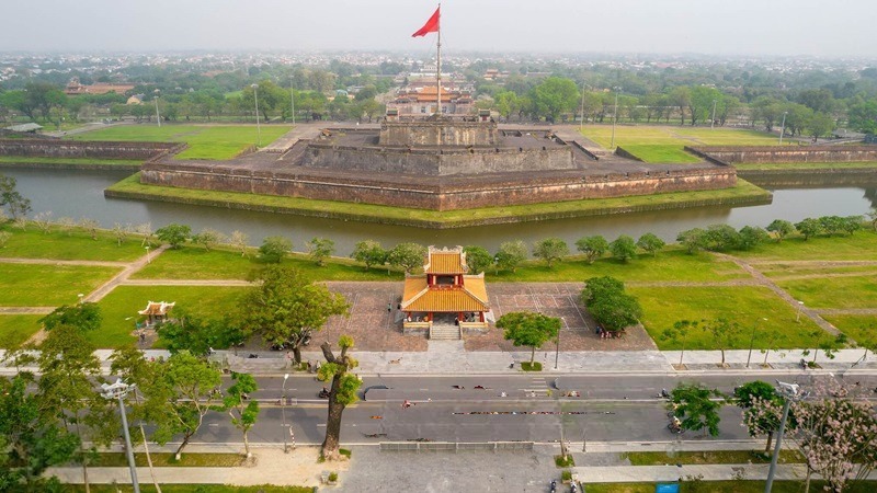 Phu Văn Lâu - Tổng quan