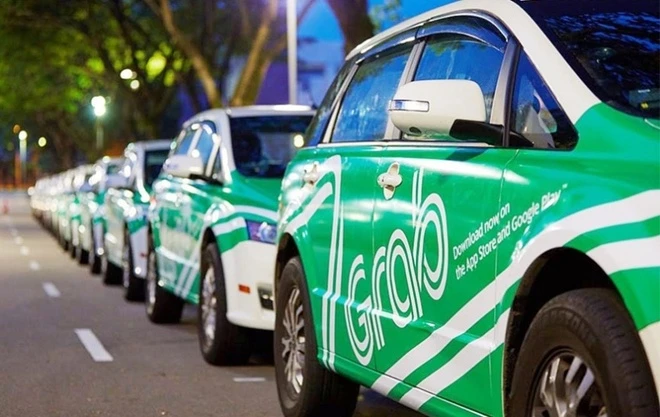 Taxi và xe Grab tại trung tâm Đà Nẵng
